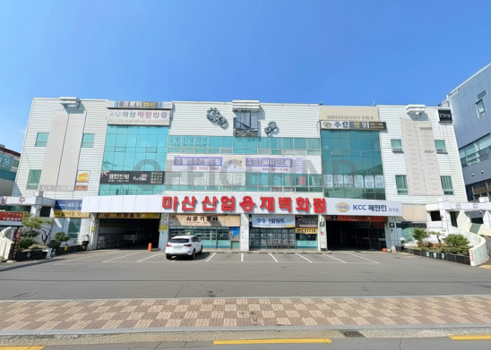 산업용재백화점빌딩 사진 #1
